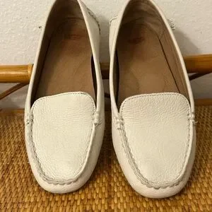 UGG | Shoes | Ugg Womens Flores Pebble Leather Cream Slipon